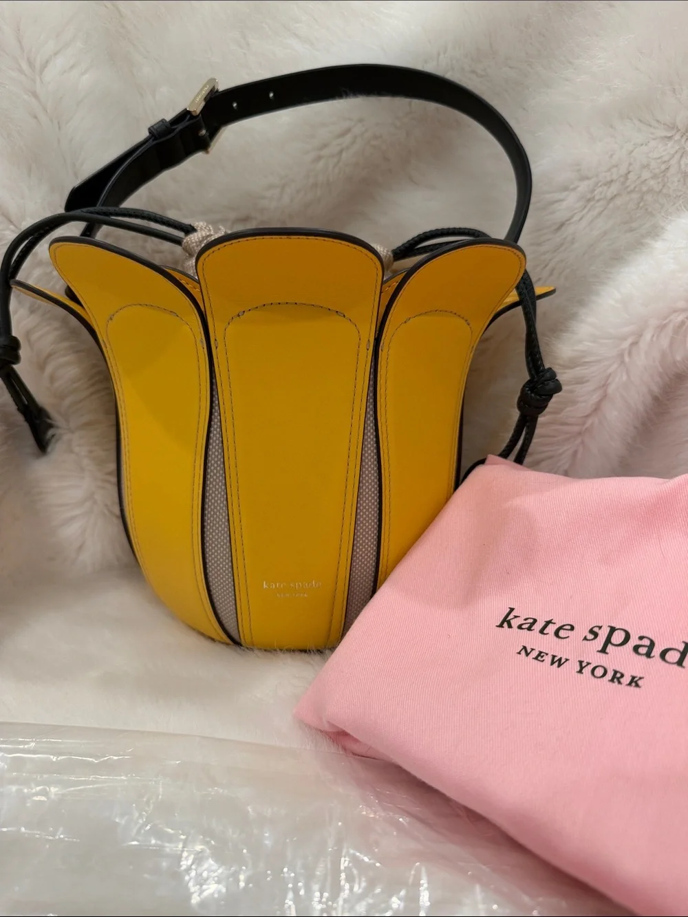 KATE SPADE TULIP BUCKET BAG med Yellow linen inside green leather accent NWT - Picture 1 of 9